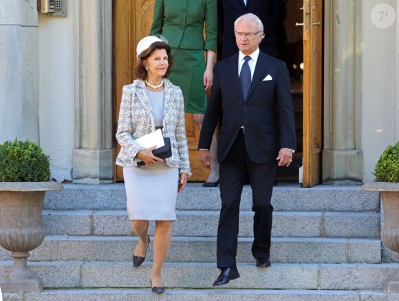 La reine Silvia et le roi Carl XVI Gustaf de Suède lors de l'hommage rendu le 8 septembre 2013 à feue la princesse Lilian, décédée le 10 mars, en l'église anglicane St Peter et St Sigfrid de Stockholm.