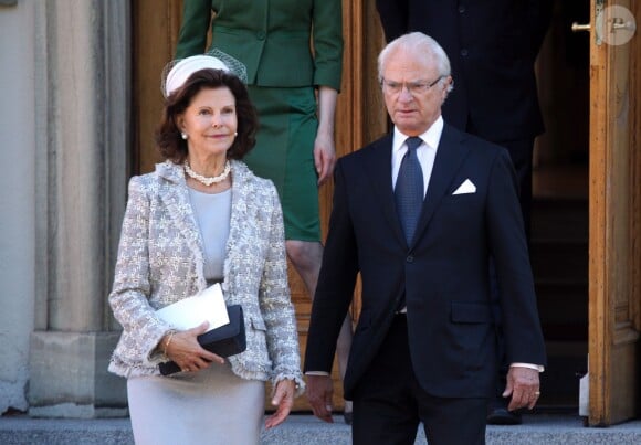 Le couple royal lors de l'hommage rendu le 8 septembre 2013 à feue la princesse Lilian, décédée le 10 mars, en l'église anglicane St Peter et St Sigfrid de Stockholm.