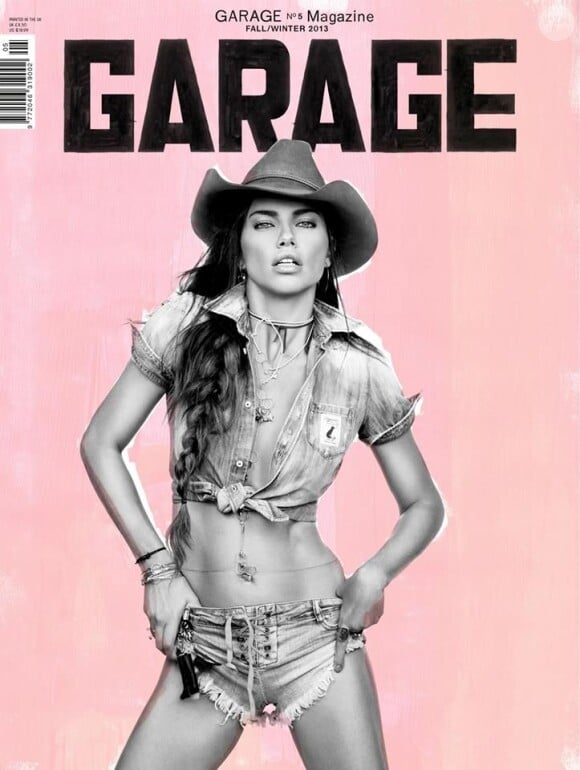 Adriana Lima en couverture du 5e numéro du magazine Garage. Photo par Inez & Vinoodh.