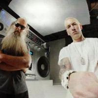 Eminem : Déchaîné dans le clip de Berzerk, embarrassé en pleine interview
