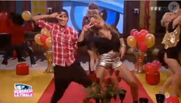 Anaïs et Eddy dansent dans la quotidienne de Secret Story 7 sur TF1 le mercredi 10 septembre 2013