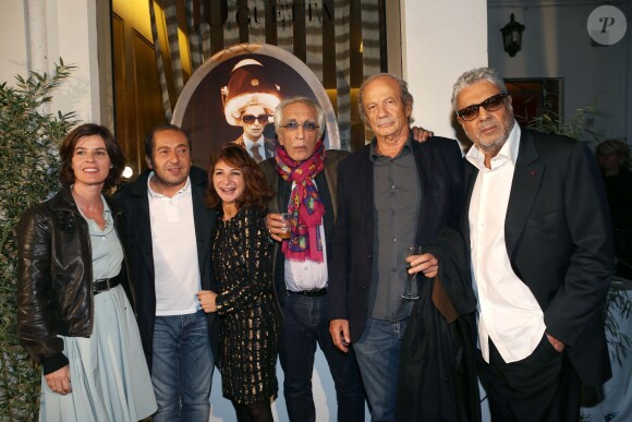 Irène Jacob, Patrick Timsit, Sarah Guetta, Gérard Darmon, Patrick Chesnais et Enrico Macias à l'inauguration du nouveau salon de coiffure de Sarah Guetta, à Paris, le 12 septembre 2013.