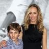 Kim Raver  et son fils à la première du film "42", à Los Angeles, le 9 avril 2013.