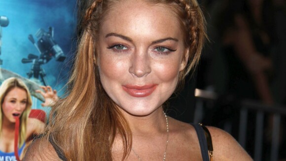 Lindsay Lohan : La poitrine presque à l'air pour soutenir sa mère Dina, arrêtée