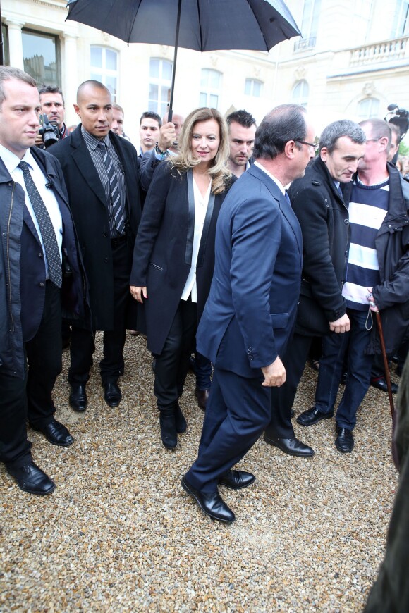 François Hollande et sa compagne Valérie Trierweiler ont accueilli au palais de l'Elysée leurs concitoyens pour la journée du patrimoine du 14 septembre 2013