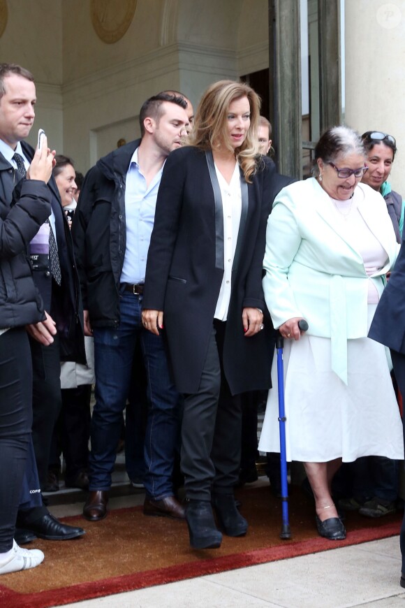 Le président de la République François Hollande et sa compagne Valérie Trierweiler ont accueilli au palais de l'Elysée leurs concitoyens pour le journée du patrimoine du 14 septembre 2013