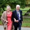 Tony Booth et sa femme lors du mariage d'Euan Blair et Suzanne Ashman à Wooten Underwood, le 14 septembre 2013.