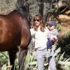 Jennifer Garner et son fils Samuel sont allés voir des chevaux à Pacific Palisades, le 16 septembre 2013.