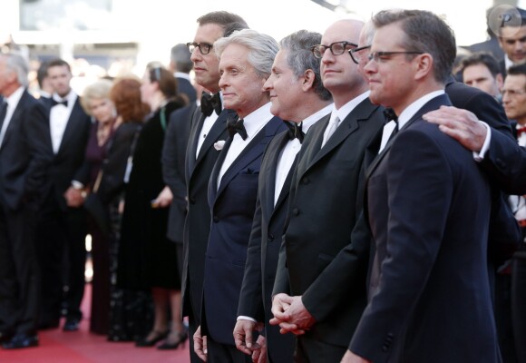 Richard Lagravenese, Michael Douglas, Scott Thorson, Steven Soderbergh, Jerry Weintraub et Matt Damon montent les marches pour le film "Ma vie avec Liberace" lors du 66e Festival du film de Cannes le 21 mai 2013.