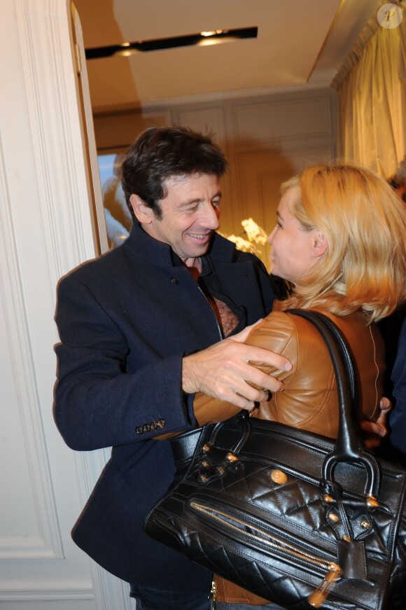 Chaleureuses retrouvailles de Patrick Bruel et Emmanuelle Béart à l'inauguration de la nouvelle boutique Milady, avenue Raymond Poincaré à Paris, le 18 septembre 2013.