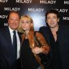 Emmanuelle Béart et Patrick Bruel pose avec le président de Milady, Serge Ghnassia, à l'inauguration de la nouvelle boutique Milady, avenue Raymond Poincaré à Paris, le 18 septembre 2013.