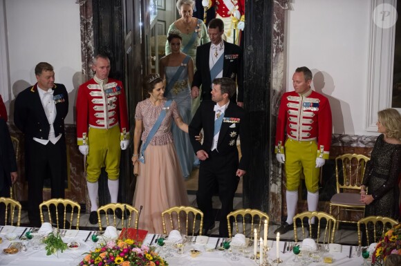 La princesse Mary et le prince Frederik de Danemark au palais de Fredensborg le 18 septembre 2013 lors du dîner de gala en l'honneur du président du Vietnam Truong Tan Sang et son épouse Mai Thi Hanh, en visite d'Etat de trois jours.