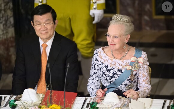 La reine Margrethe II de Danemark et son hôte Truong Tan Sang au palais de Fredensborg le 18 septembre 2013 pour le dîner de gala en l'honneur du président du Vietnam et son épouse Mai Thi Hanh, en visite d'Etat de trois jours.