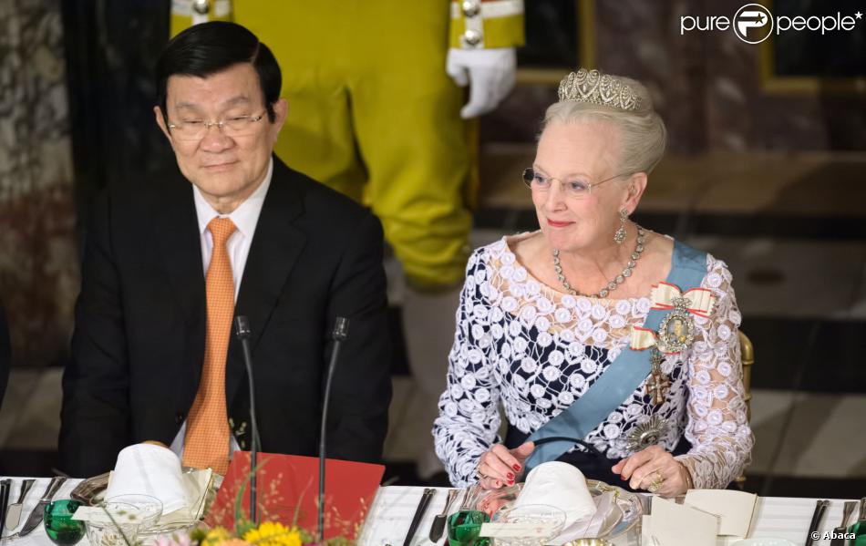 La reine Margrethe II de Danemark et son hôte Truong Tan Sang au palais de Fredensborg le 18 septembre 2013 pour le dîner de gala en l&#039;honneur du président du Vietnam et son épouse Mai Thi Hanh, en visite d&#039;Etat de trois jours.
