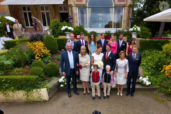 Photo de famille au mariage civil, le 17 septembre 2013, du prince Felix de Luxembourg et de Claire Lademacher, célébré au palace Villa Rothschild Kempinski de Königstein im Taunus, en Allemagne.