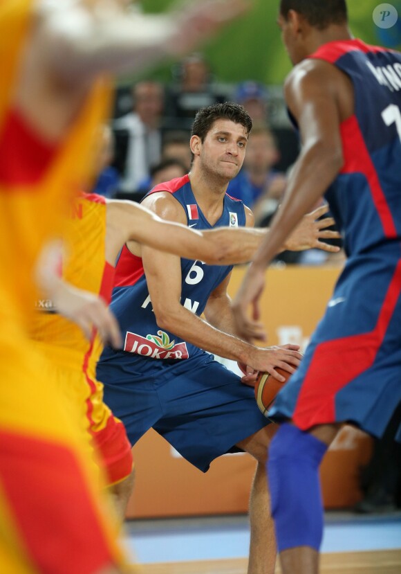 Antoine Diot et ses partenaires se sont imposés en demi-finale du championnat d'Europe de basket à Ljubjana face à l'Espagne (75-72), le 20 septembre 2013