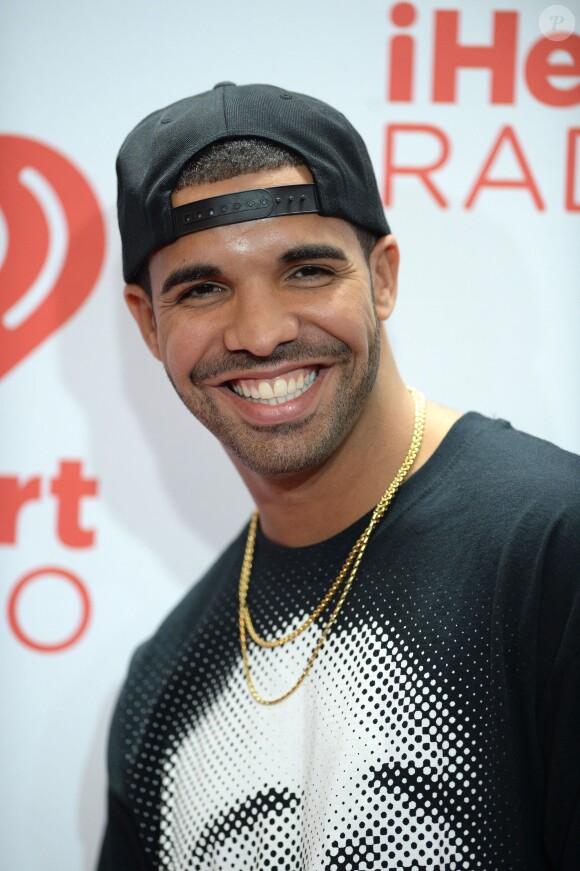 Drake sur le tapis rouge du iHeartRadio Music Festival au MGM Grand Arena à Las Vegas, le 21 septembre 2013.