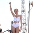 Miley Cyrus sur la scène du iHeartRadio Music Festival au MGM Grand Arena à Las Vegas, le 21 septembre 2013.