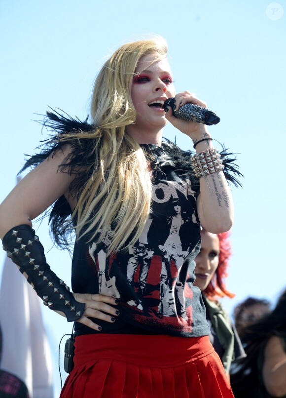 Avril Lavigne sur la scène du iHeartRadio Music Festival au MGM Grand Arena à Las Vegas, le 21 septembre 2013.