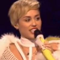 Miley Cyrus : A moitié nue et bouleversée sur scène après sa rupture avec Liam