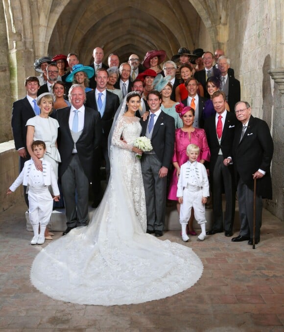 Photo de famille pour le mariage religieux du prince Felix de Luxembourg et Claire Lademacher en la basilique Sainte Marie-Madeleine de Saint-Maximin-la-Sainte-Baume dans le Var, samedi 21 septembre 2013.