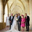Portrait officiel des mariés entourés de leurs parents - mariage religieux du prince Felix de Luxembourg et Claire Lademacher en la basilique Sainte Marie-Madeleine de Saint-Maximin-la-Sainte-Baume dans le Var, samedi 21 septembre 2013.
