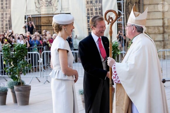 Le grand-duc Henri de Luxembourg (père du marié) et Gabriele Lademacher-Schneider (mère de la mariée) - Mariage religieux du prince Felix de Luxembourg et Claire Lademacher en la basilique Sainte Marie-Madeleine de Saint-Maximin-la-Sainte-Baume dans le Var, samedi 21 septembre 2013.