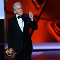 Michael Douglas, ému et hilarant, remercie sa femme et son fils aux Emmy Awards