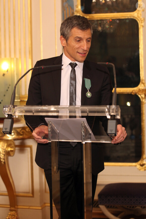 Nagui reçoit le titre de Chevalier de l'ordre des arts et des lettres. Le 14 décembre 2011.