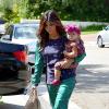 Kourtney Kardashian et sa fille Penelope à West Hollywood, le 25 septembre 2013.