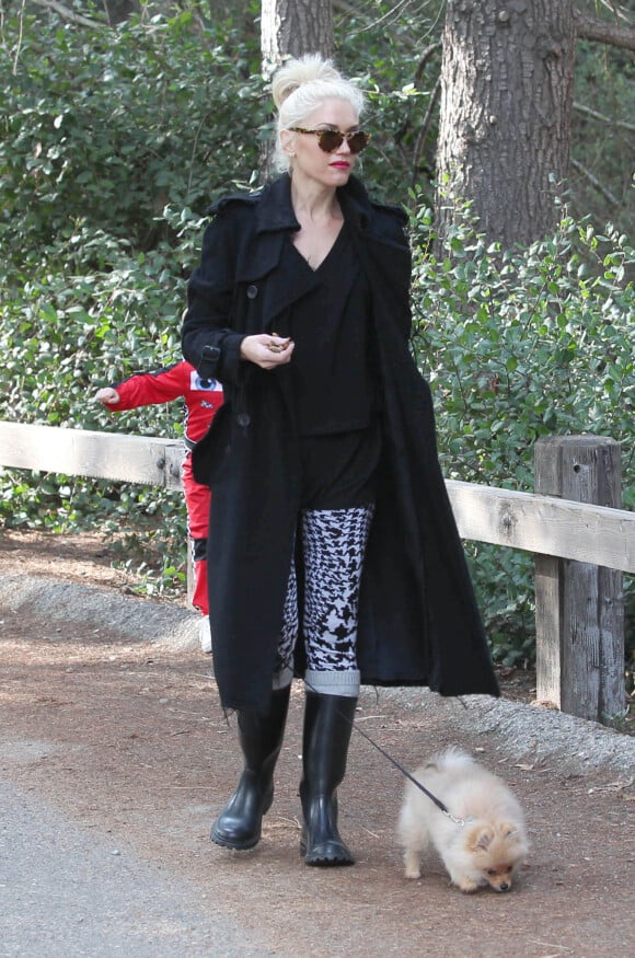 Gwen Stefani : un look tendance pour affronter la pluie