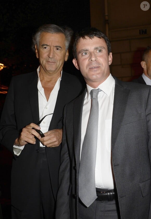 Bernard-Henri Lévy et Manuel Valls lors de la première du film Opium au cinéma Le Saint-Germain à Paris, le 27 septembre 2013.