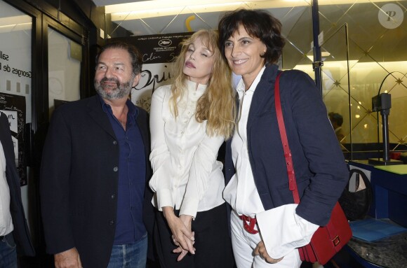 Denis Olivennes, Arielle Dombasle et Inès de la Fressange lors de la première du film Opium au cinéma Le Saint-Germain à Paris, le 27 septembre 2013.