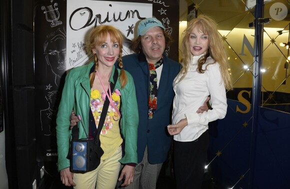 Julie Depardieu, Philippe Katerine et Arielle Dombasle lors de la première du film Opium au cinéma Le Saint-Germain à Paris, le 27 septembre 2013.