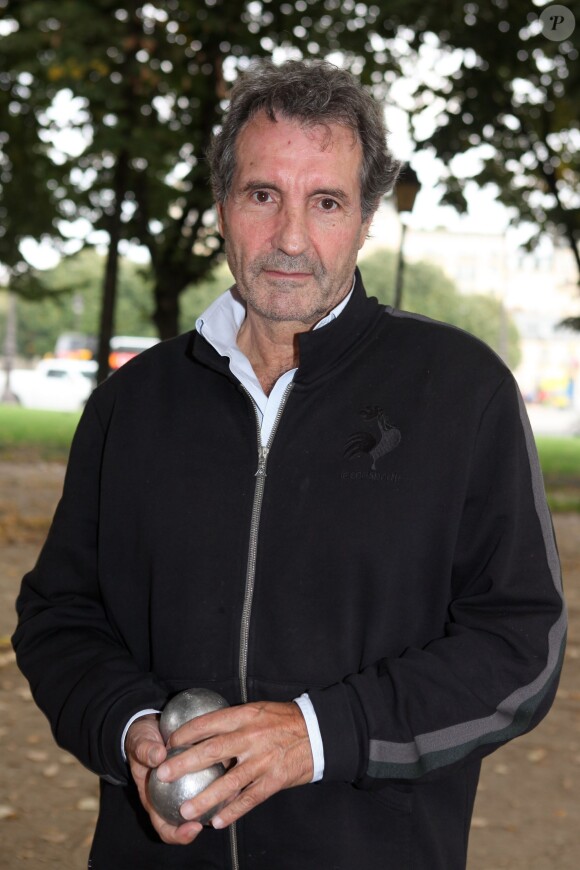 Jean-Jacques Bourdin - Tournoi de pétanque organisé place des Invalides à Paris et dont les fonds ont été reversés à l'association Meghanora, seule association en Europe à aider la recherche concernant les tumeurs rénales de l'enfant. Le 29 septembre 2013. 