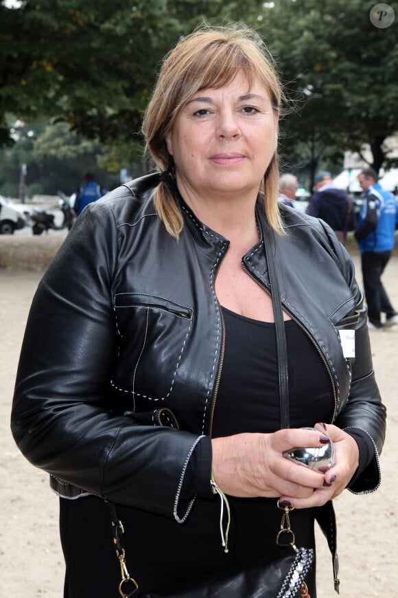 Michèle Bernier - Tournoi de pétanque organisé place des Invalides à Paris et dont les fonds ont été reversés à l'association Meghanora, seule association en Europe à aider la recherche concernant les tumeurs rénales de l'enfant. Le 29 septembre 2013. 
