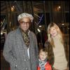 Yannick Noah, Isabelle Camus et leur fils Joalukas au Grand Palais à Paris le 15 décembre 2011