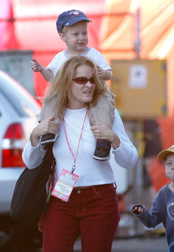 Cydney Bernard, ex de Jodie Foster, avec l'enfant de la star, Christopher, à Venice Beach le 3 novembre 2003