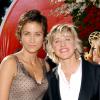 Ellen DeGeneres et Ellen DeGeneres alors qu'elles étaient en couple lors des Emmy Awards le 19 septembre 2004 à Los Angeles
