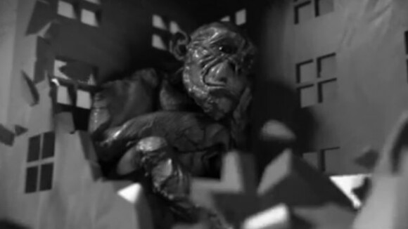 Mylène Farmer, marquée par son singe, se dédouble dans ''Monkey Me''