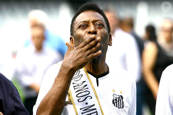 Pelé lors des 100 ans du club de Santos au stade Vila Belmiro de Santos le 14 avril 2012