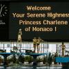 La princesse Charlene de Monaco a donné une leçon de natation à de jeunes Russes le 5 octobre 2013 au bassin olympique de Moscou, à l'occasion de sa visite officielle avec le prince Albert II.