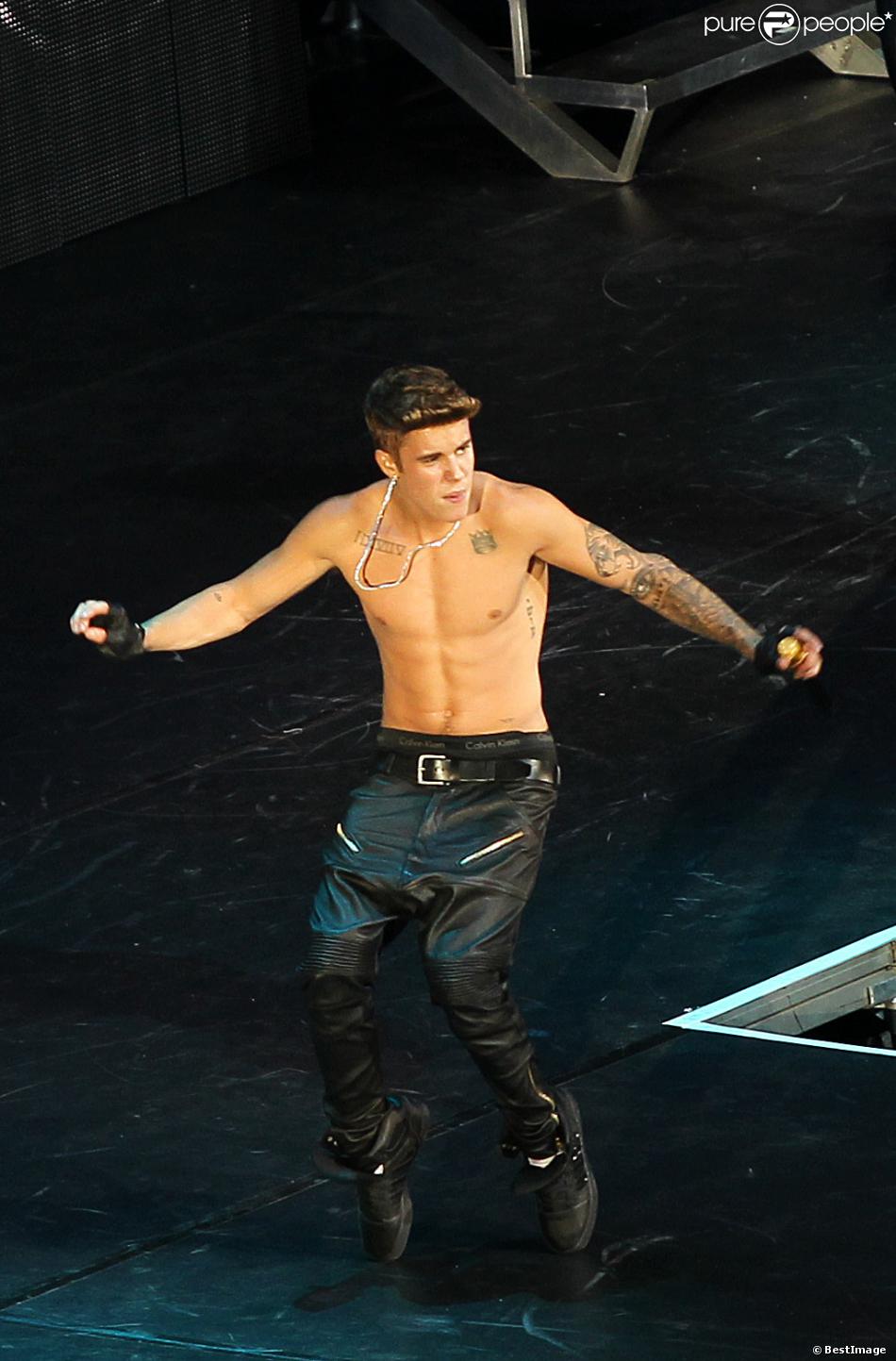 Justin Bieber en concert à Shanghai dans le cadre de sa tournée &quot;Believe World Tour 2013&quot;, le 5 octobre 2013.