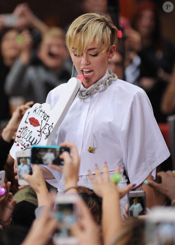 Miley Cyrus lors de son passage sur le Today Show au Rockefeller Center à New York, le 7 octobre 2013.
