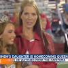 Hailie Scott, la fille d'Eminem, avec sa mère Kim, élue reine de son lycée dans le Michigan, le 4 octobre 2013.
