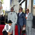 Usher, Sean 'P. Diddy' Combs et le producteur 'L.A.' Reid assistent à l'inauguration de l'étoile de Kenny 'Babyface' Edmonds sur le Hollywood Walk of Fame, à Los Angeles le 10 octobre 2013.