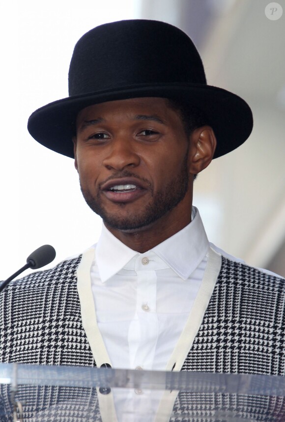 Usher assiste à l'inauguration de l'étoile de Kenny 'Babyface' Edmonds sur le Hollywood Walk of Fame, à Los Angeles le 10 octobre 2013.