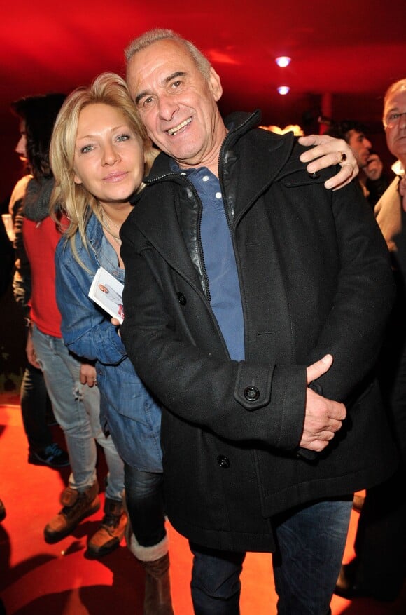 Exclusif - Michel Fugain pose avec sa compagne Sanda à La Cigale, à Paris, le 15 Novembre 2012.