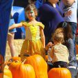Jessica Alba a emmené ses filles Honor et Haven au "Mr. Bones Pumpkin Patch" à West Hollywood, le 12 octobre 2013.