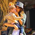 Jessica Alba avec sa fille Haven au "Mr. Bones Pumpkin Patch" à West Hollywood, le 12 octobre 2013.